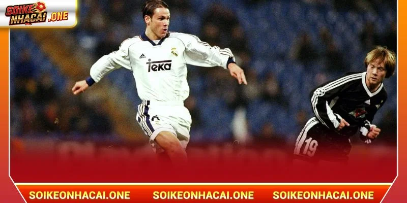Fernando Redondo là cái tên định hình lại trung tuyến của Real.