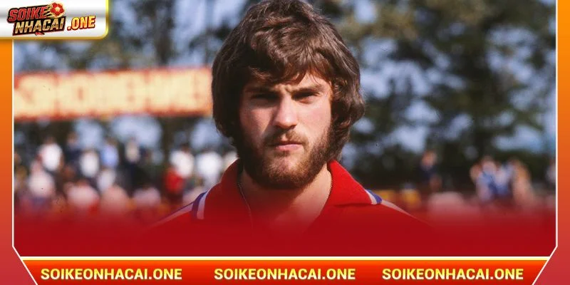 Tiền Vệ Xuất Sắc Nhất Tottenham Gọi Tên Huyền Thoại Nào? Glenn Hoddle là bộ óc thiên tài và khả năng thoát pressing thượng hạng.